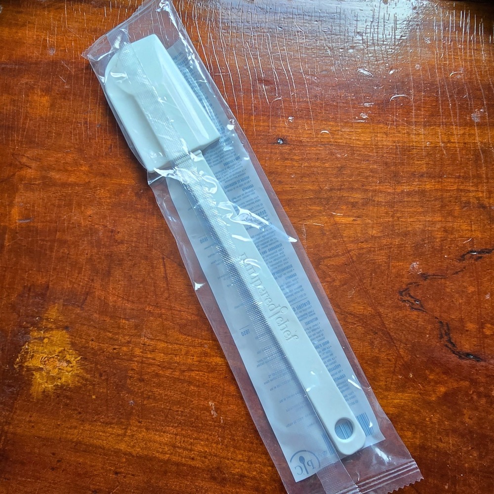 Pampered Chef Classic Scraper Spatula  White 1650 Heat Resistant New